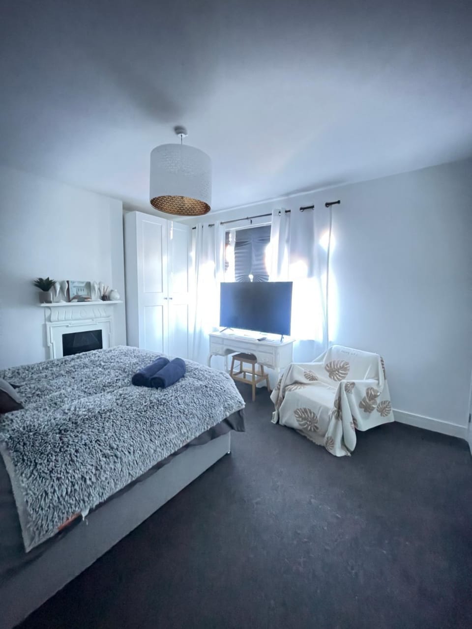 TV and multimedia, Quiet street view, wardrobe