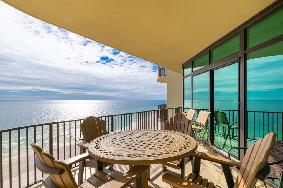 View (from property/room), Balcony/Terrace, Seating area