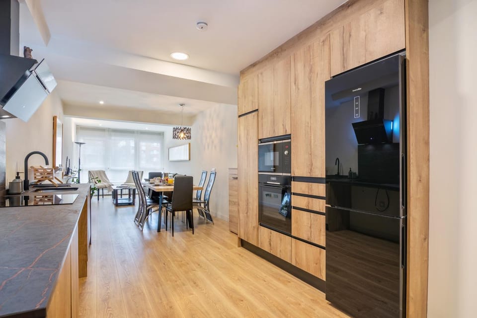 Kitchen or kitchenette, Dining area, oven, stove