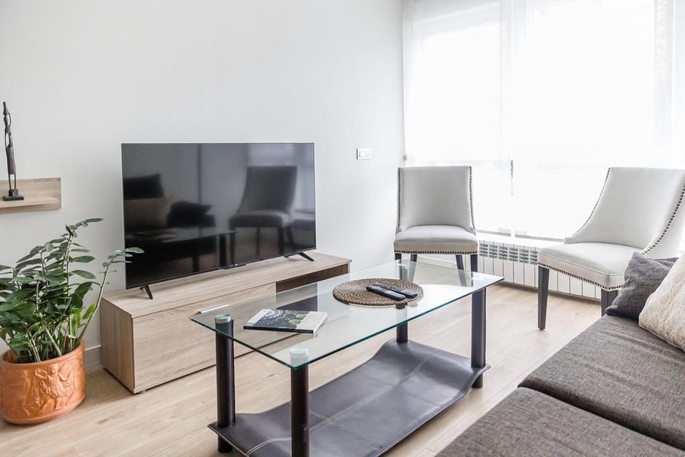 Communal lounge/ TV room, TV and multimedia, Living room, Evening entertainment