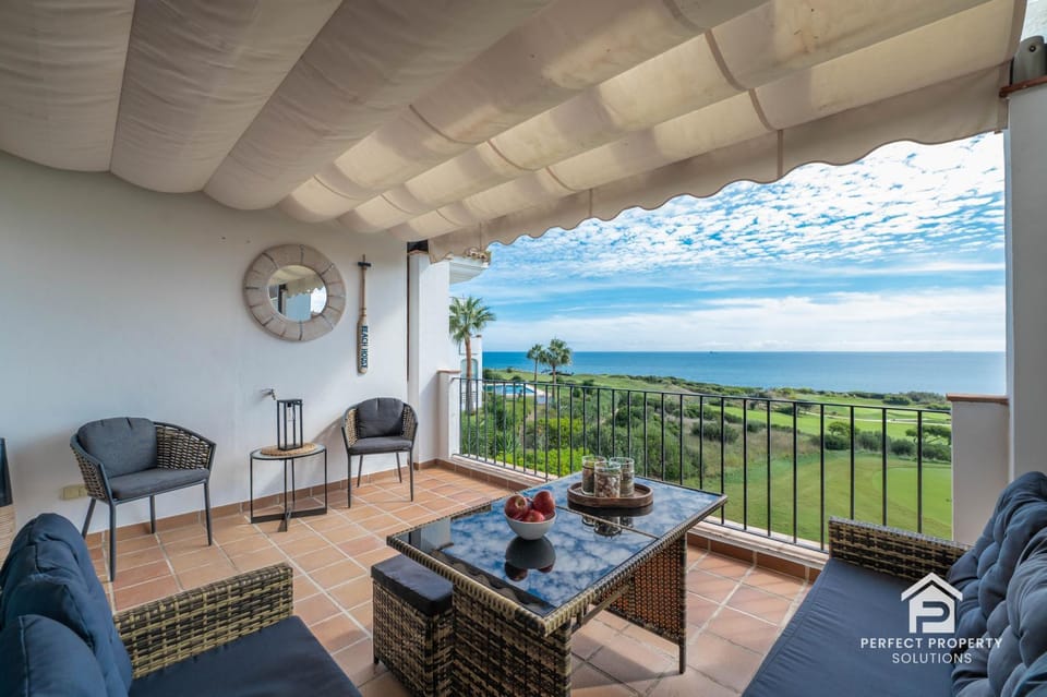 View (from property/room), Balcony/Terrace, Seating area, Sea view