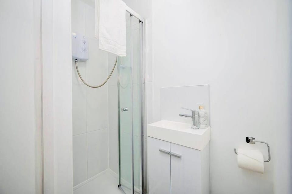 Gilded Nooks Apartment in Croydon