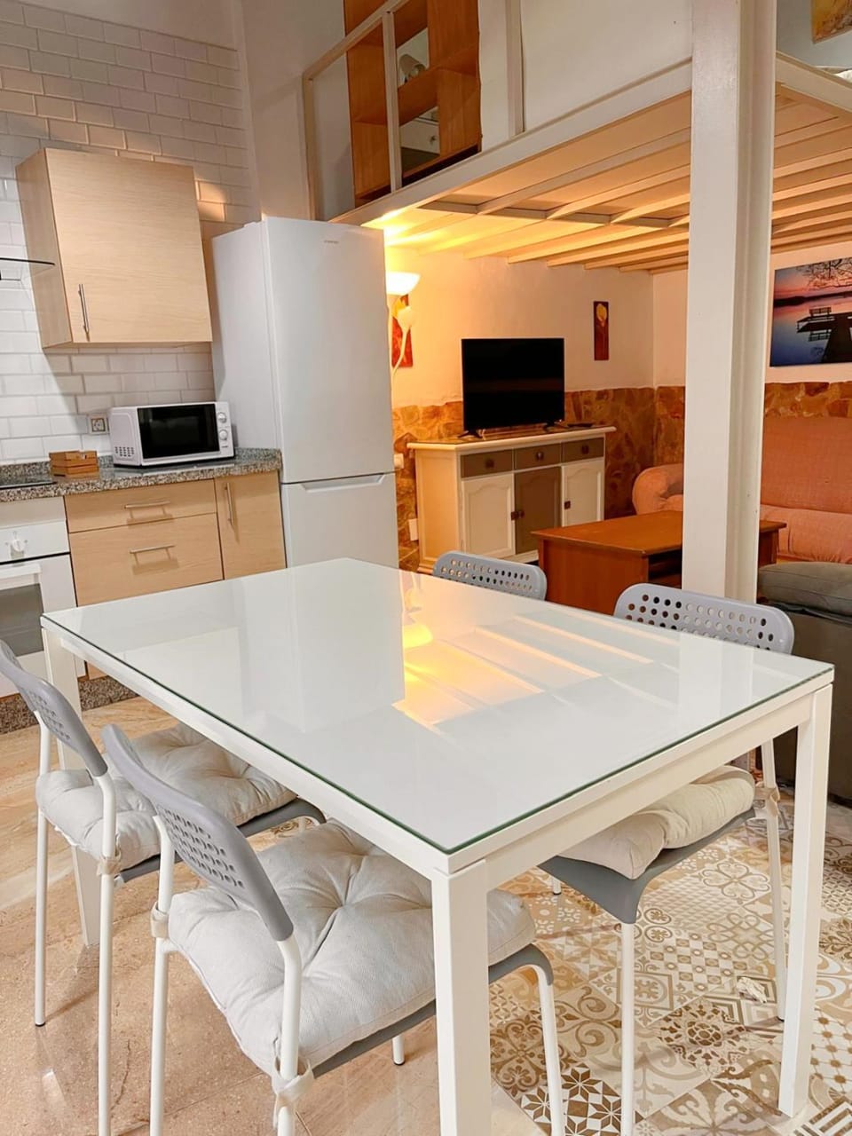 TV and multimedia, Kitchen or kitchenette, Living room, Dining area