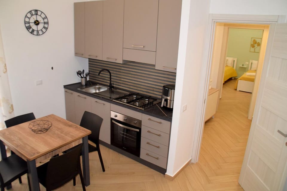 Kitchen or kitchenette, Dining area, stove