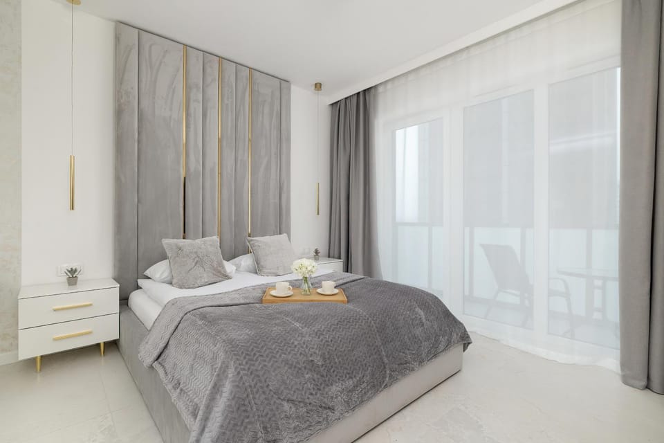 Bed, Photo of the whole room, towels