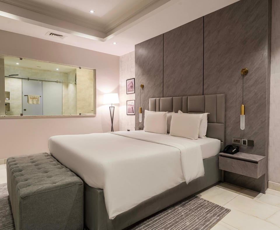 Bed, Living room, Photo of the whole room, Seating area, Bedroom