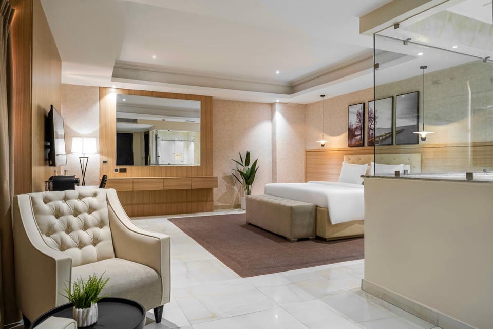 Bed, Bathroom, TV and multimedia, Photo of the whole room, Bedroom