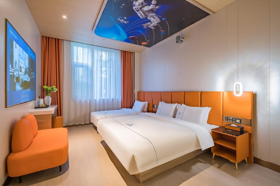 Photo of the whole room, Bedroom