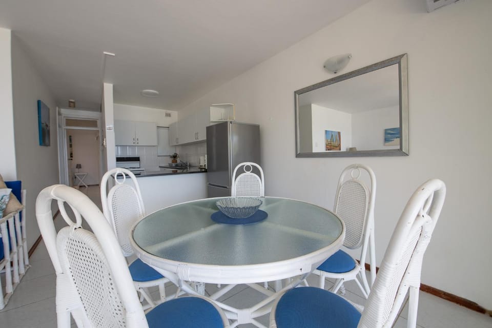 Kitchen or kitchenette, Dining area, oven, pet friendly, stove