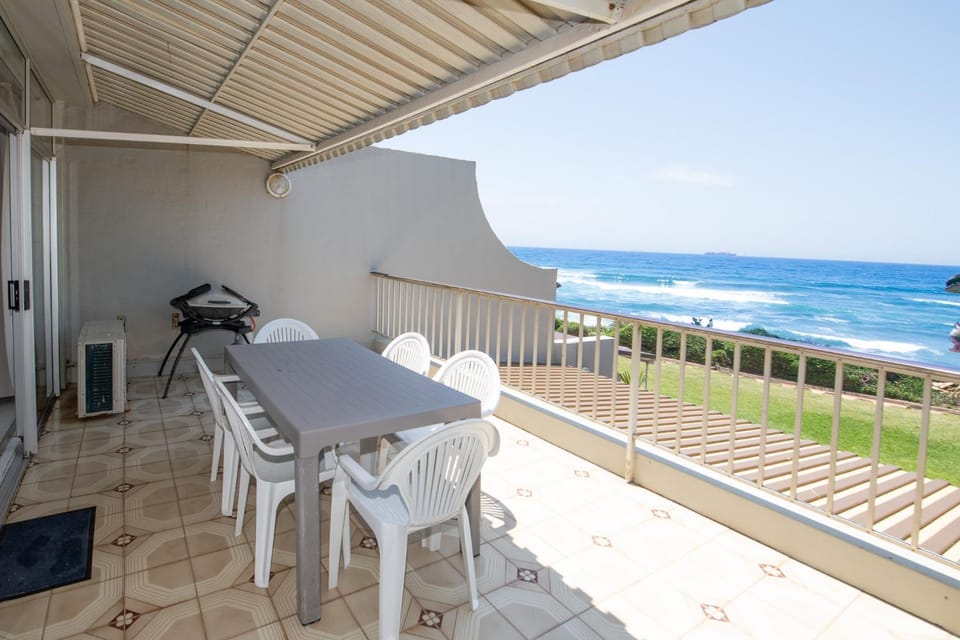 Patio, Day, Natural landscape, View (from property/room), Balcony/Terrace, Living room, Seating area, Dining area, Sea view