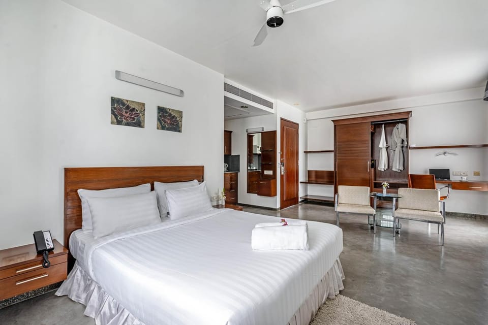 Photo of the whole room, Bedroom