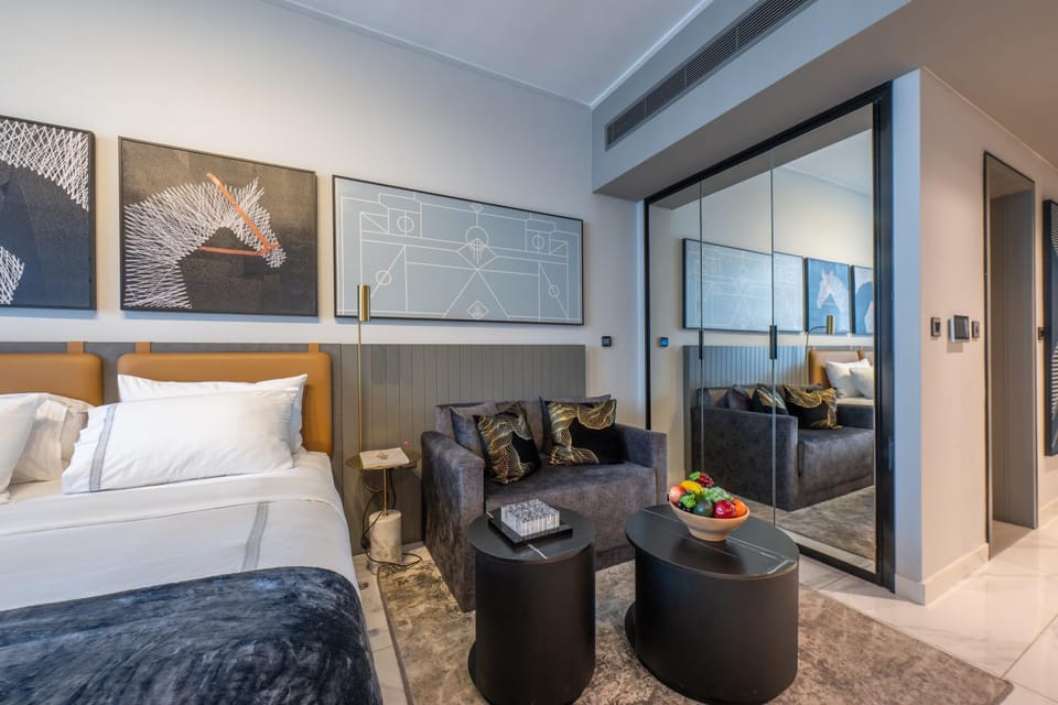 Bed, TV and multimedia, Living room, Seating area, Bedroom
