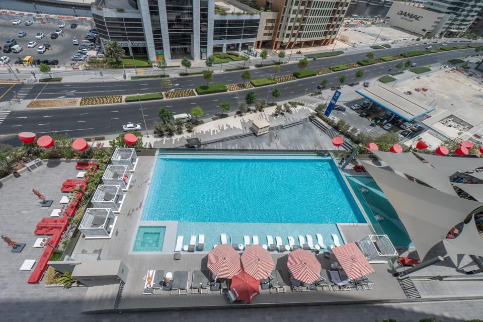 Pool view, Swimming pool, sunbed