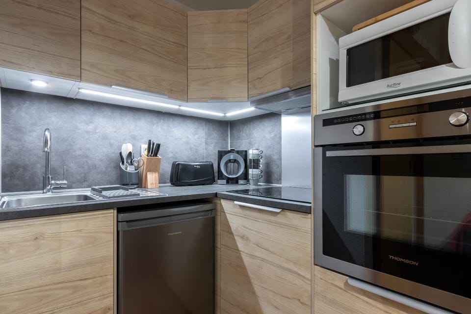 Kitchen or kitchenette