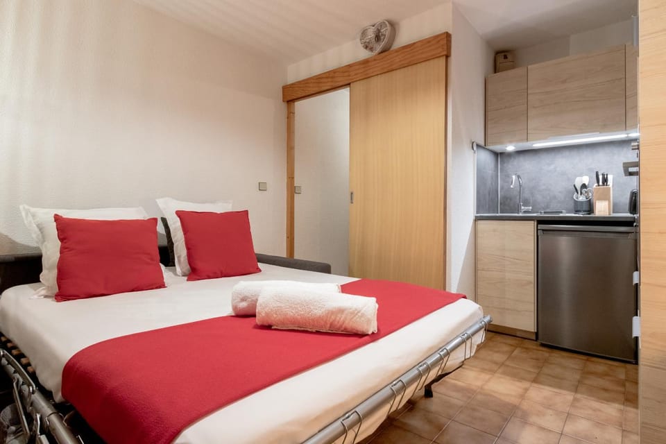 Bed, Bedroom