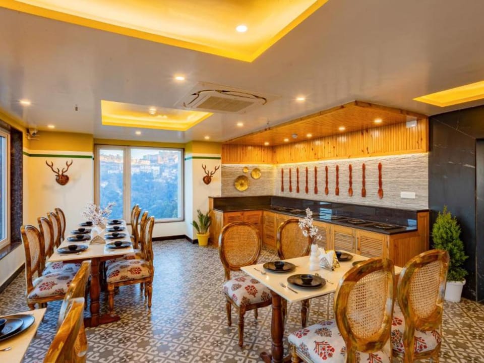 Restaurant/places to eat, Seating area, Breakfast