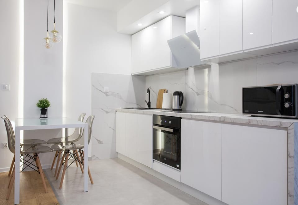 Kitchen or kitchenette, dishwasher