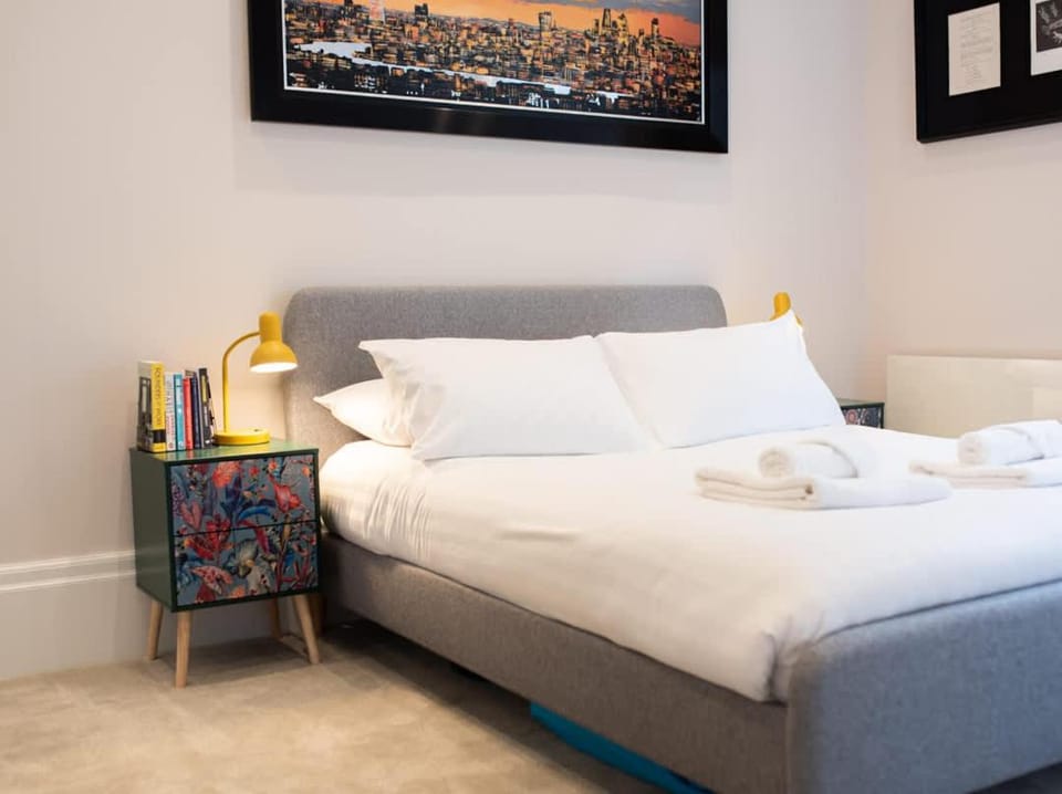 Bedroom, towels