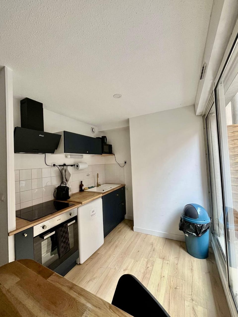 Coffee/tea facilities, Kitchen or kitchenette, microwave, oven, stove
