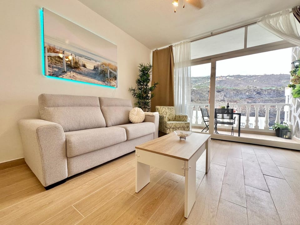 View (from property/room), Balcony/Terrace, Living room, Mountain view