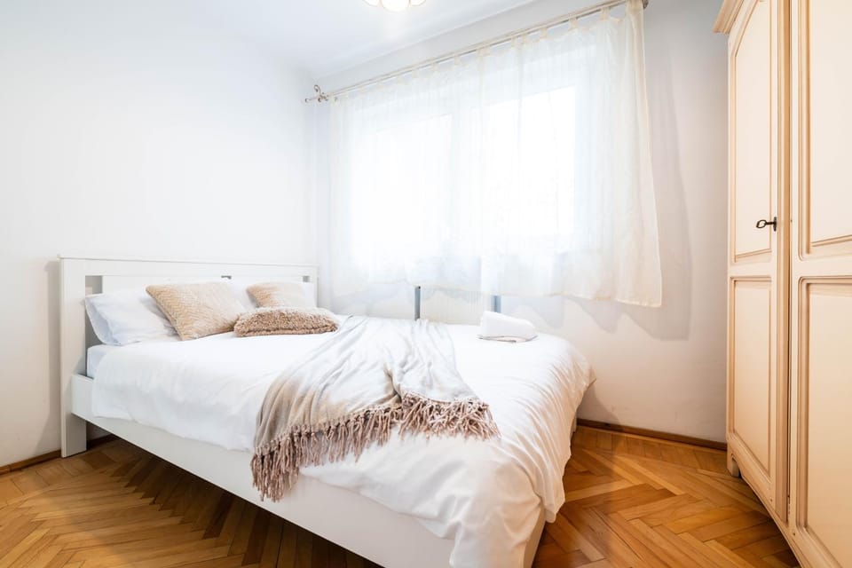 Bedroom, wardrobe