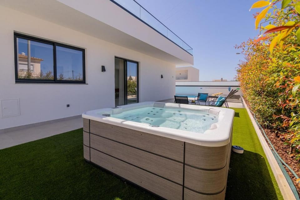 Day, Natural landscape, Hot Tub, Pool view, Swimming pool