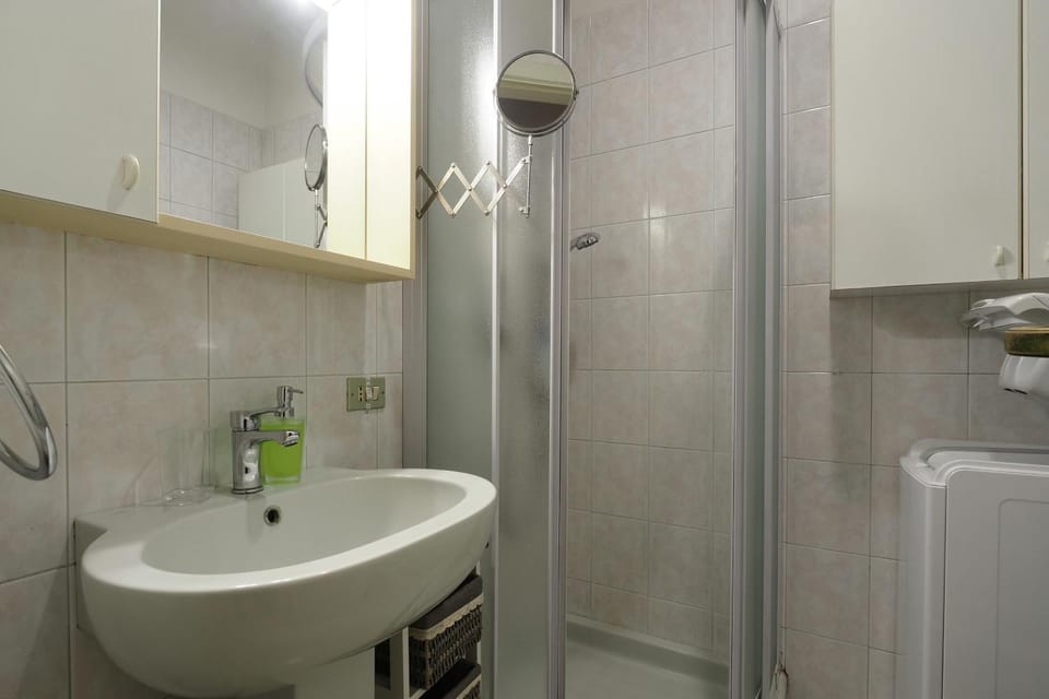 Shower, Bathroom, towels