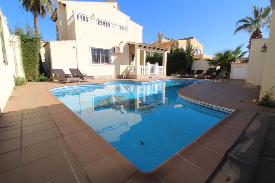 4 Bedroom Family Villa with Private Pool in Villa Martin Villa in Vega Baja del Segura