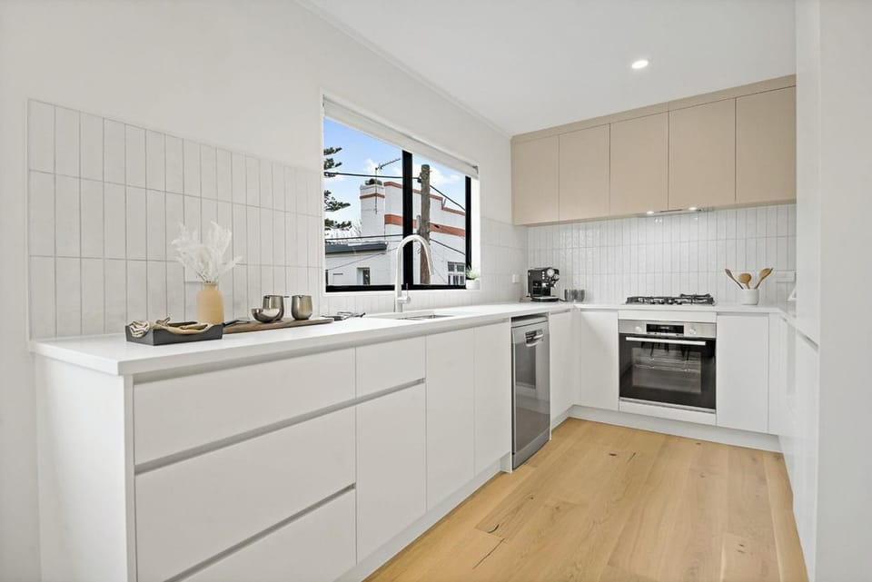 Coffee/tea facilities, Kitchen or kitchenette, dishwasher, minibar, oven, stove, toaster
