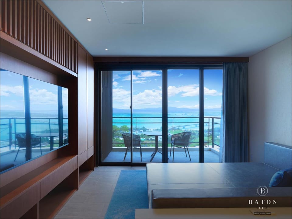 Photo of the whole room, Sea view