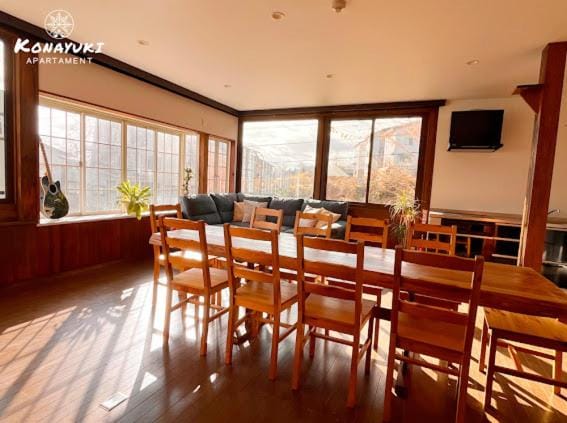 Living room, Dining area