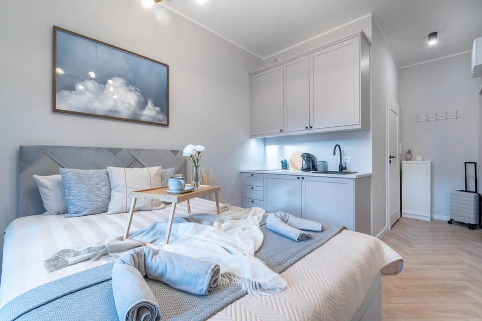 Bed, Kitchen or kitchenette, Living room, Photo of the whole room, Seating area, Dining area, Bedroom, towels
