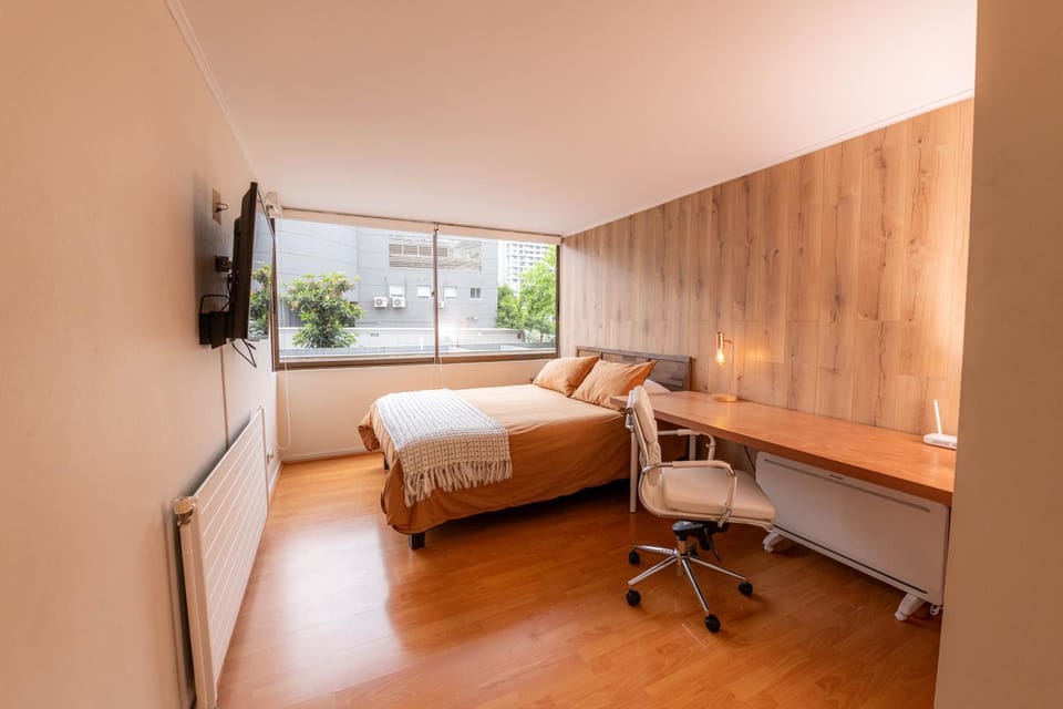 Bed, TV and multimedia, Bedroom
