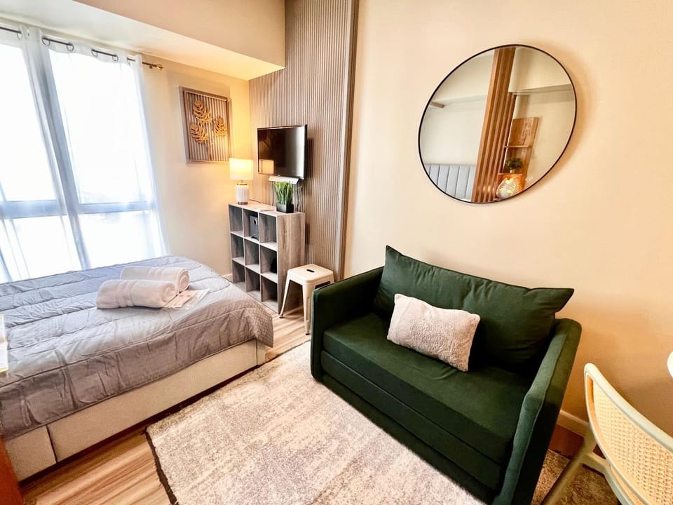 Bed, Seating area