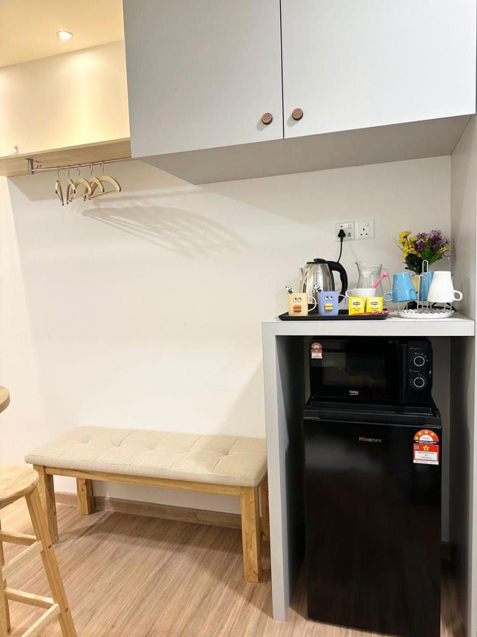 Kitchen or kitchenette, oven