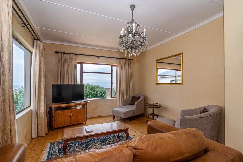 TV and multimedia, Living room, Evening entertainment