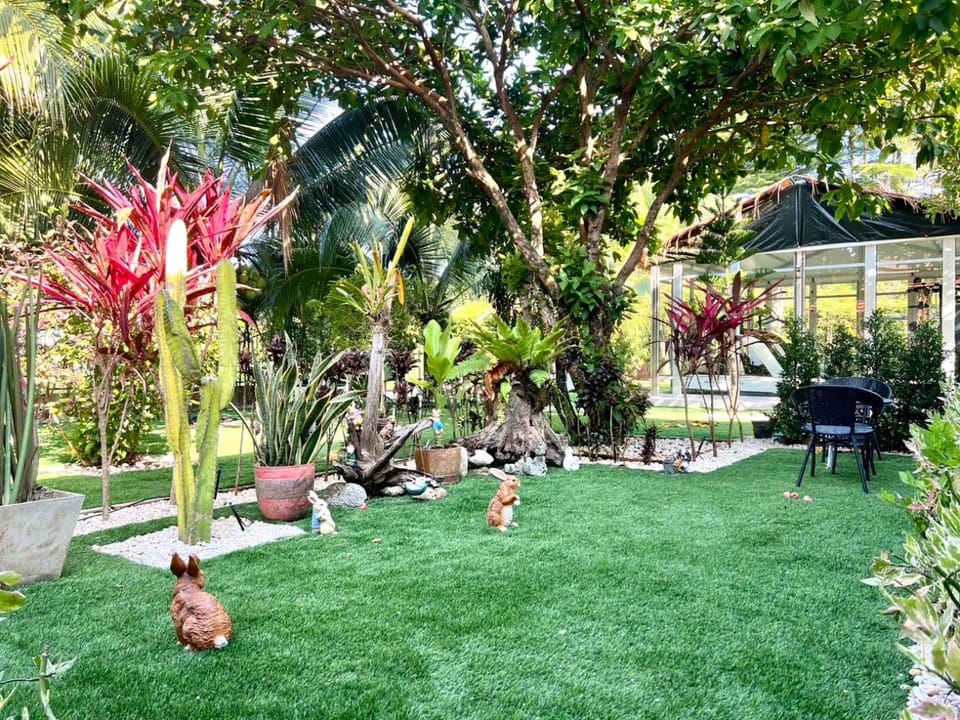Khaolak Alisa House Apartment hotel in Khuekkhak