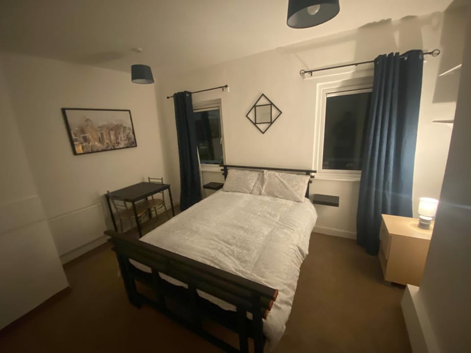 Nansen house next to royal hospital STRICTLY OVER 25 ONLY Bed and Breakfast in Belfast