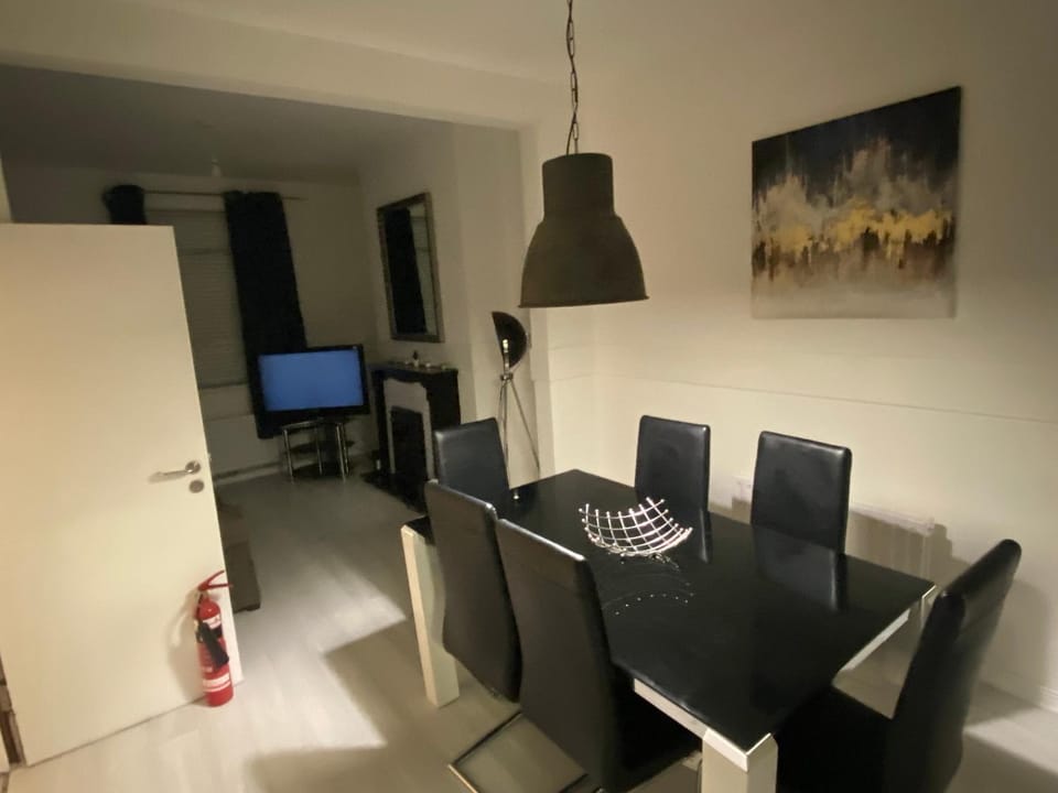 Nansen house next to royal hospital STRICTLY OVER 25 ONLY Bed and Breakfast in Belfast