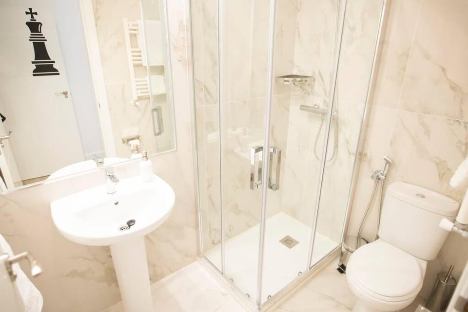 Style And Comfort in Opera-Puerta Del Sol Apartment in Centro