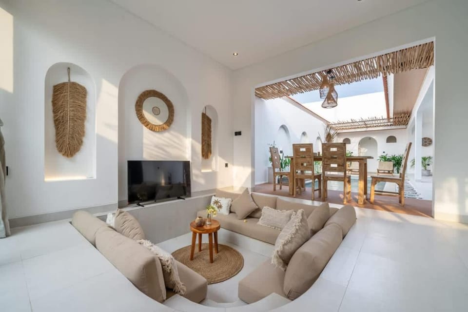 TV and multimedia, Living room, Seating area, Dining area