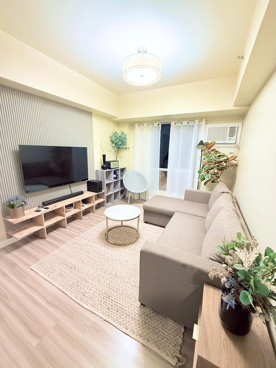 Communal lounge/ TV room, TV and multimedia, Living room, Seating area, Evening entertainment