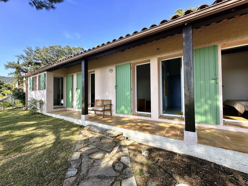 Villa Lougabie pour 8 personnes, vue mer et piscine sur le Domaine de Valcros à La Londe-Les Maures Villa in La Londe-les-Maures