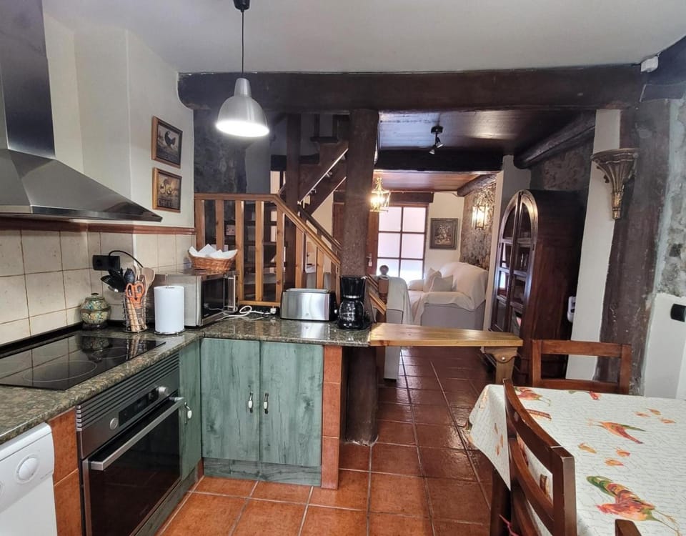 Property building, Kitchen or kitchenette, Living room
