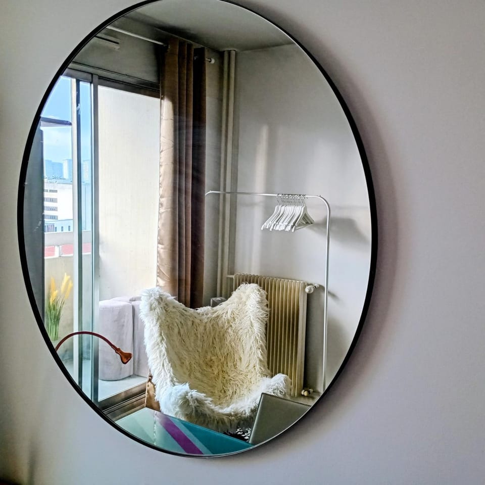 Bedroom, sunbed