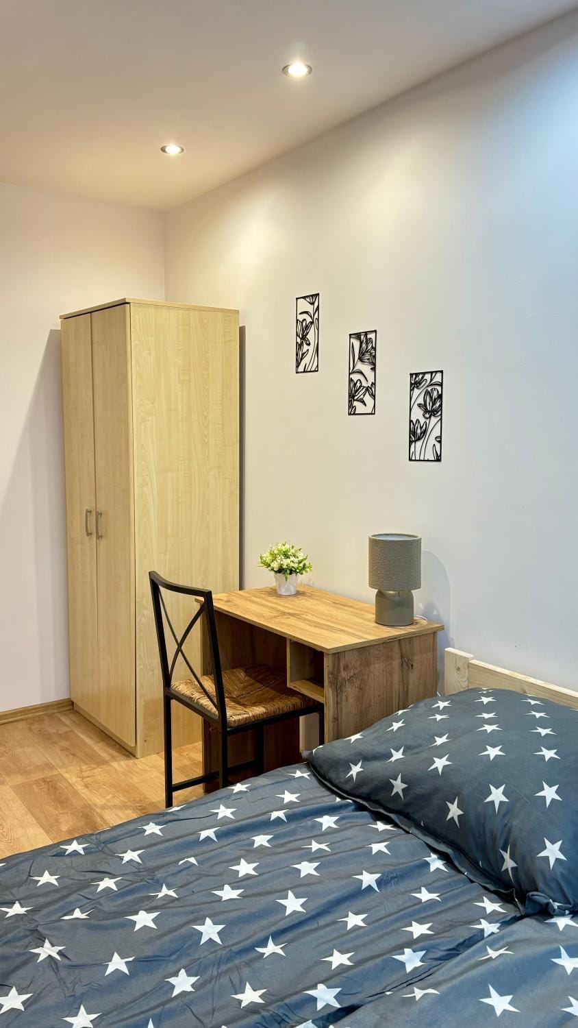 Bed, Photo of the whole room, wardrobe