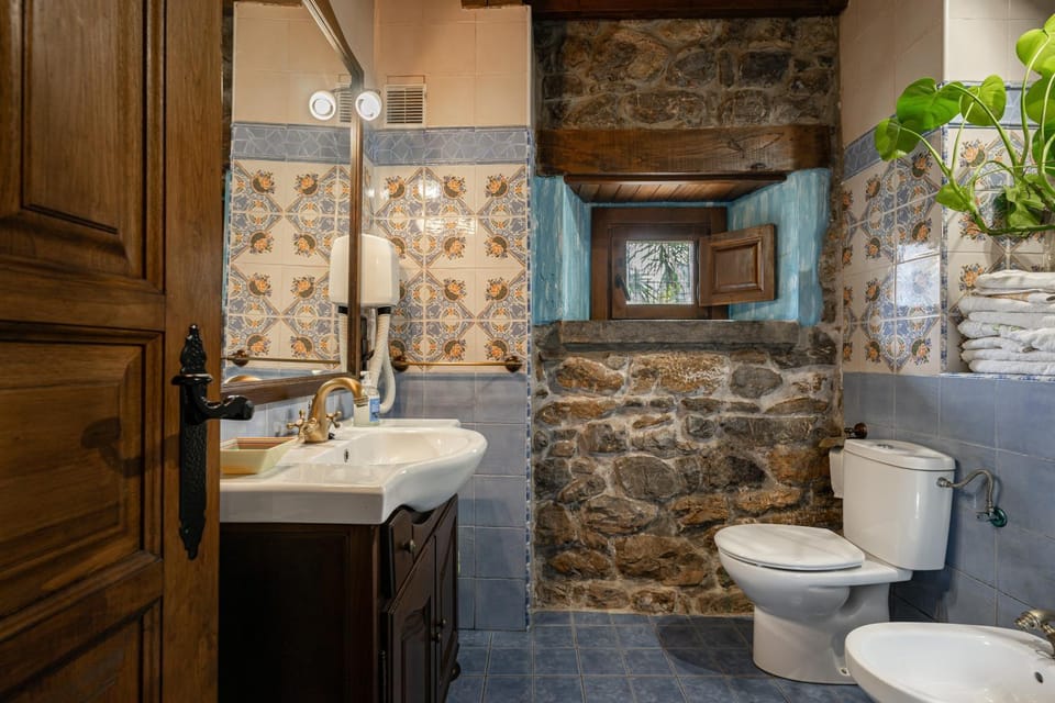 Bathroom, Living room