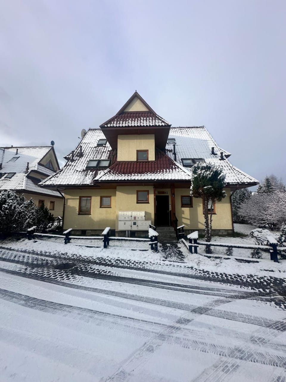 Property building, Day, Winter