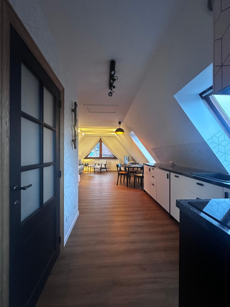 Kitchen or kitchenette, Seating area, Dining area