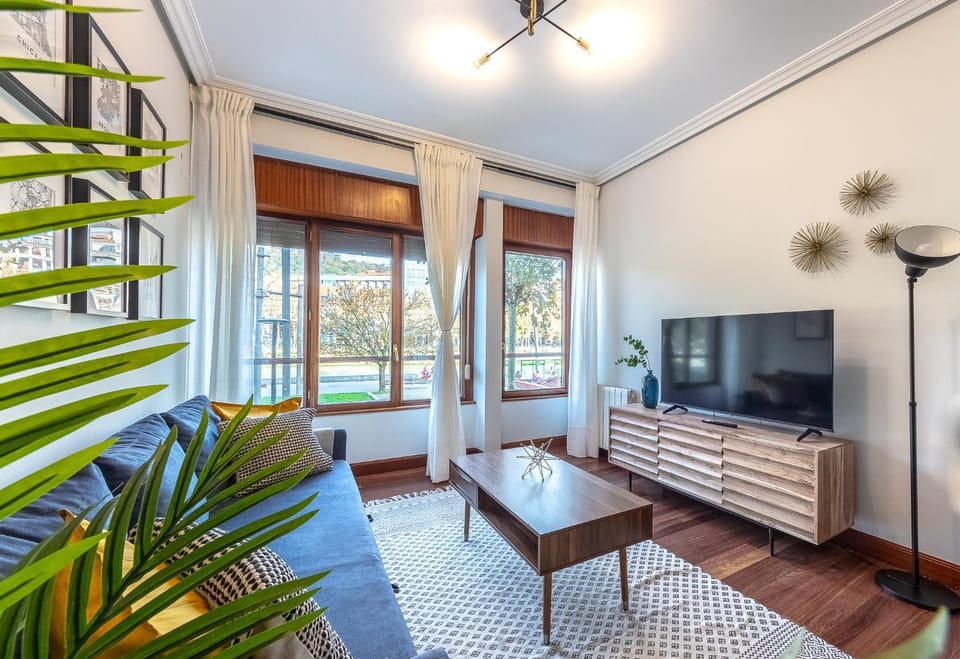 Communal lounge/ TV room, TV and multimedia, Living room, Seating area